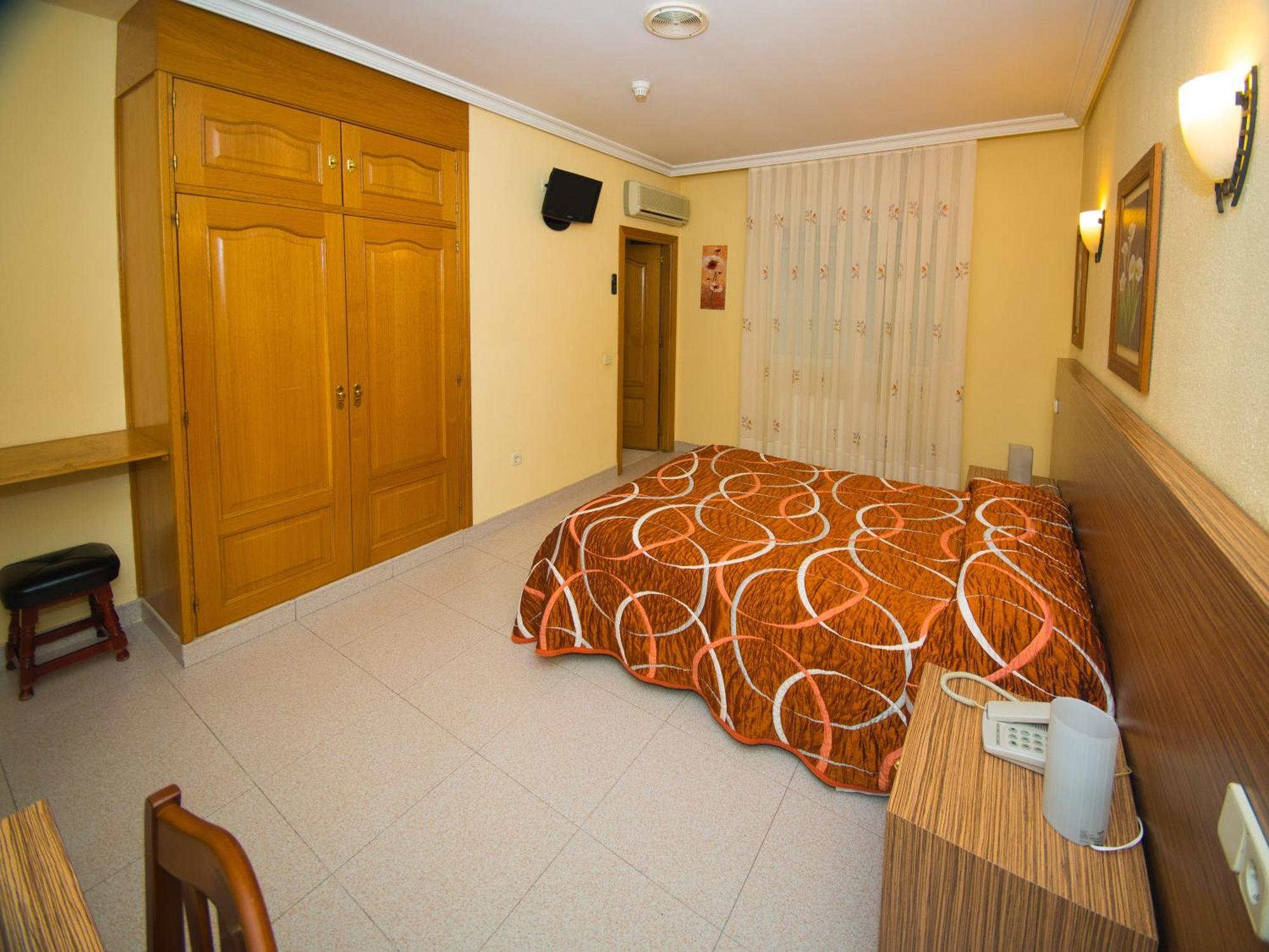 Hostal El Cruce Paracuellos de Jarama Room photo