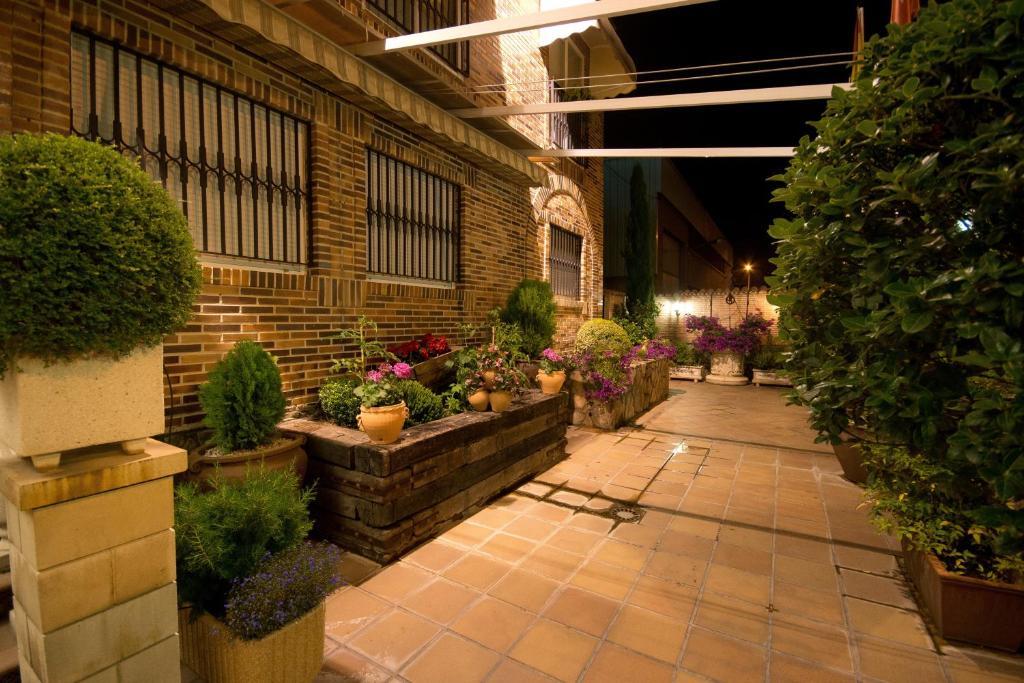 Hostal El Cruce Paracuellos de Jarama Exterior photo